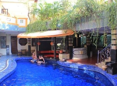 Sri Ratu Hotel Legian Exterior foto