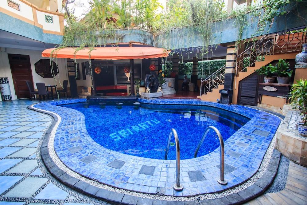Sri Ratu Hotel Legian Exterior foto