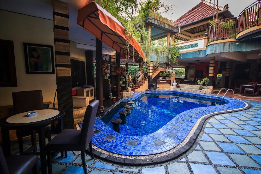 Sri Ratu Hotel Legian Exterior foto